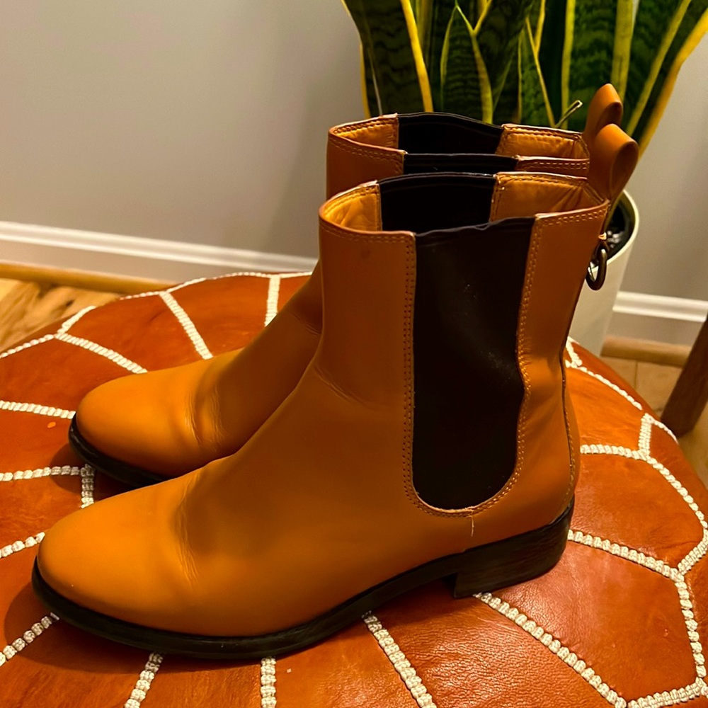 Women’s Cole Haan Evan Chelsea Boots Size 7M/Nike Air Sole/Camel Color